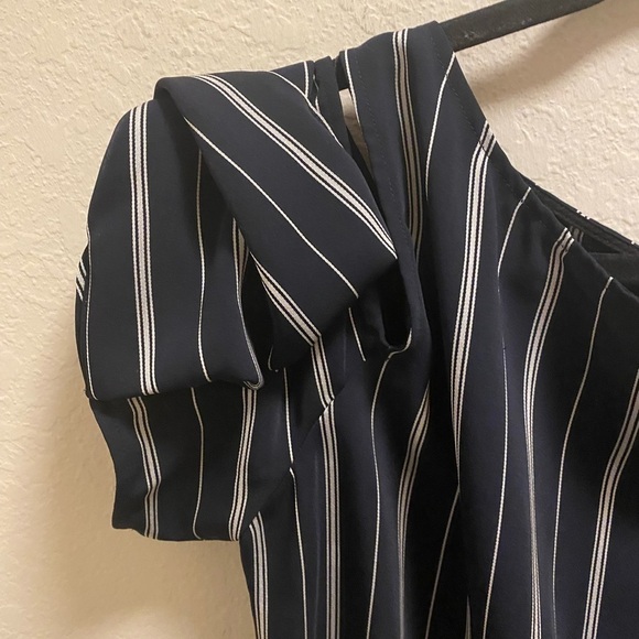 Anne Fontaine Moran Navy & Grey Striped Cold Shoulder Twist Sleeve Blouse Sz 42 - Picture 3 of 9